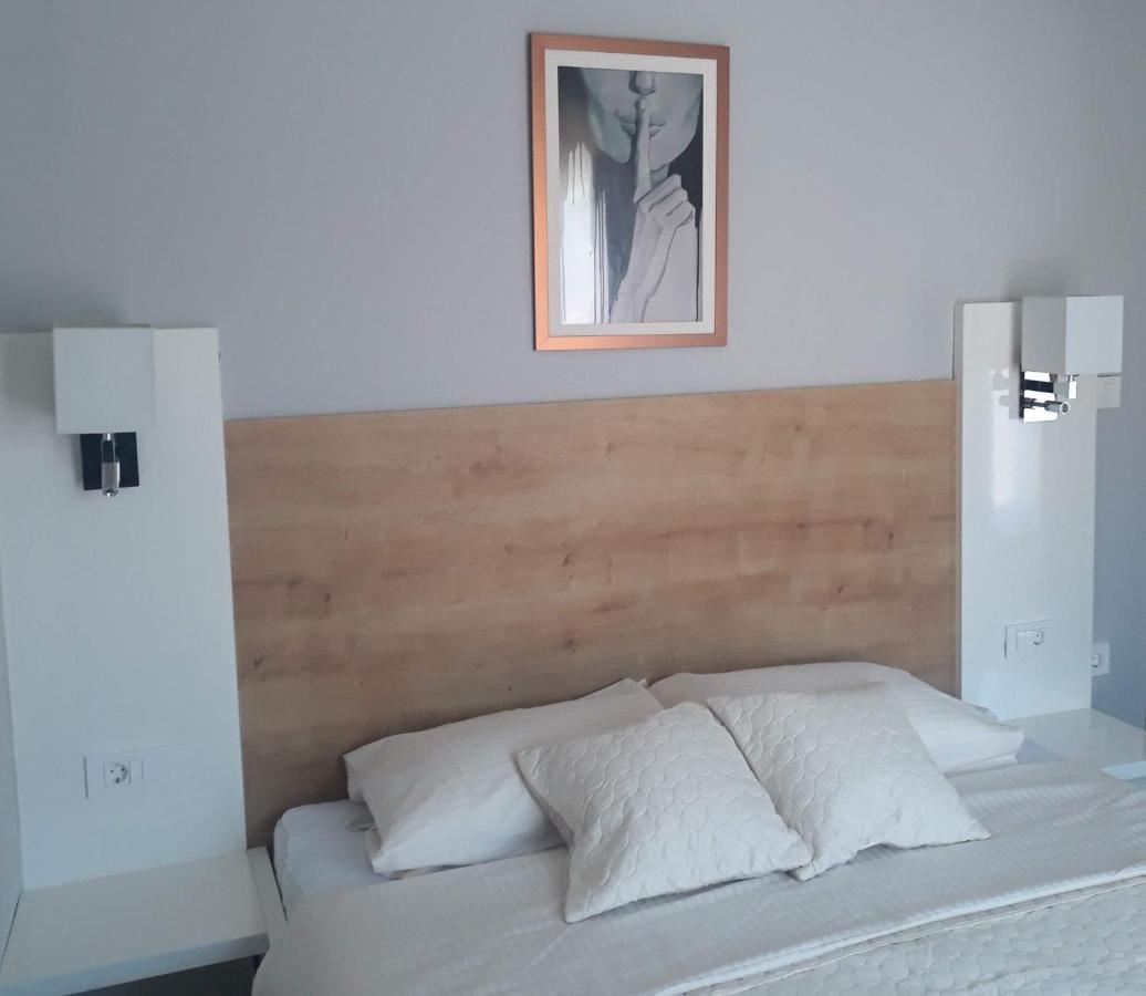 Apartments Orsula Near Old Town Šibenik Стая снимка